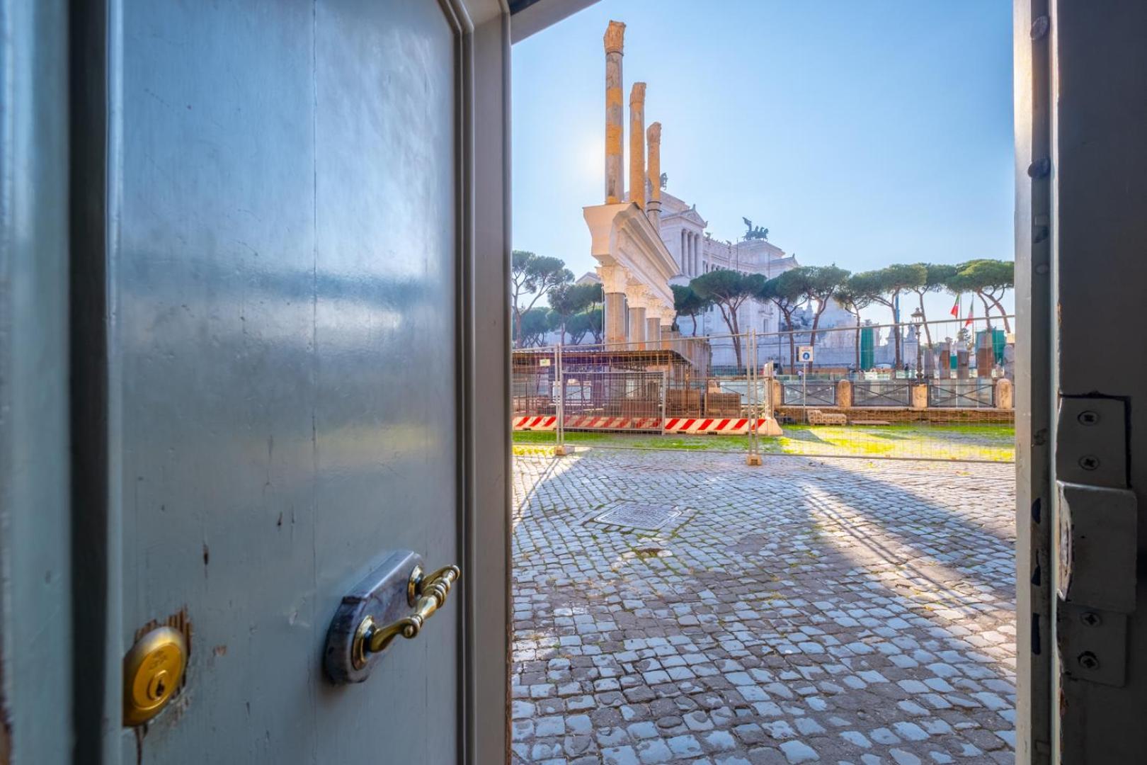 Elegant And Luxury Apartment @Altare Della Patria Рим Экстерьер фото